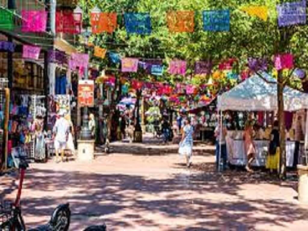 Market Square (El Mercado)