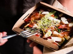 Fresh and Crisp: The Art of Packing the Perfect Salad Box Packing the Perfect Salad Box
