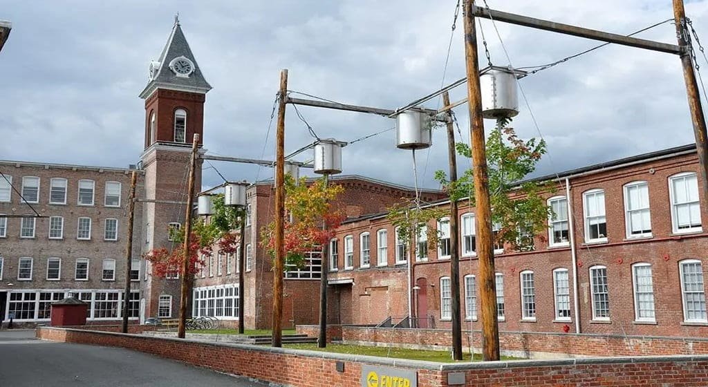 Massachusetts Museum of Contemporary Art (MASS MoCA)