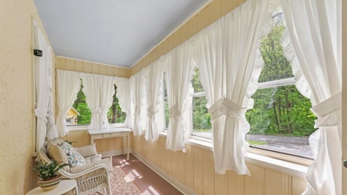 Pop-Up Terrace Curtain