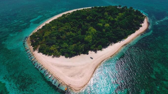 Tourist Destinations in the Philippines Tourist Destinations in the Philippines