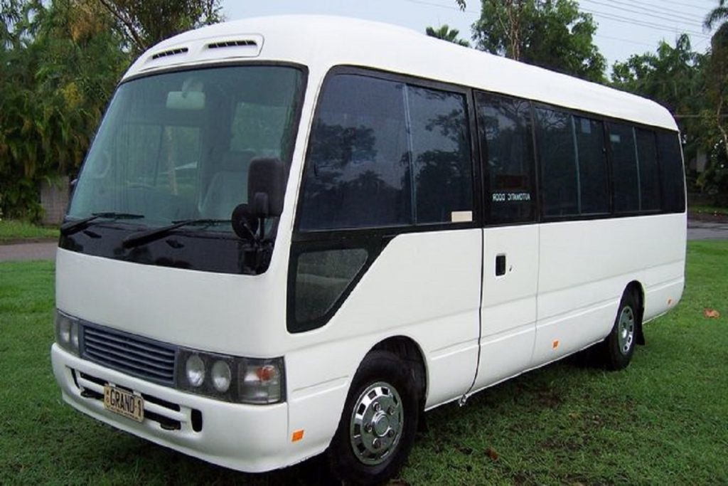 What You Should Know Before Renting a Mini Bus for Your Next Vacation