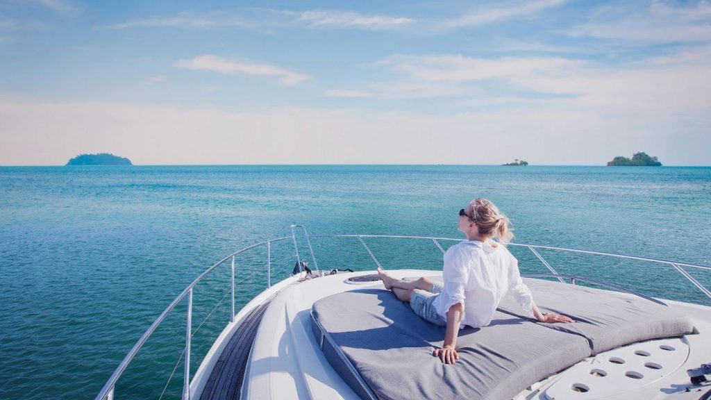 HopTraveler.com Luxury Travel Guide