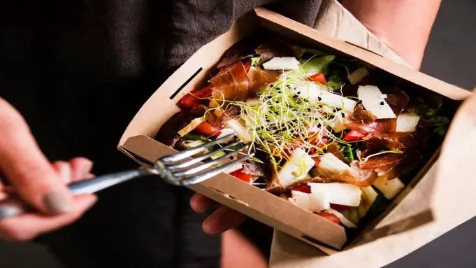 Packing the Perfect Salad Box