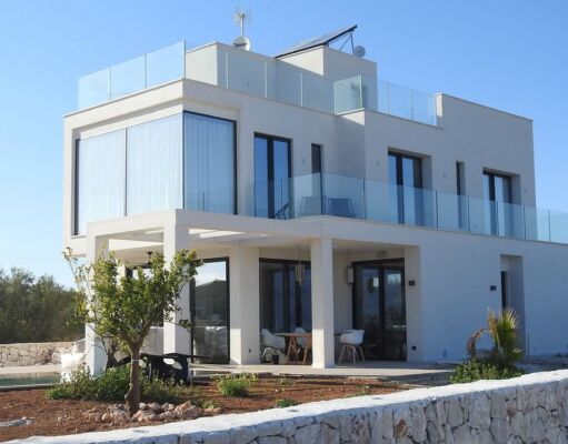 Indonesia’s 2024 Flat Market: Opportunities for Global Investors Indonesia's 2024 Flat Market