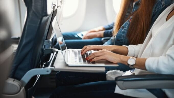 Activities to Enjoy on a Flight with WiFi Service