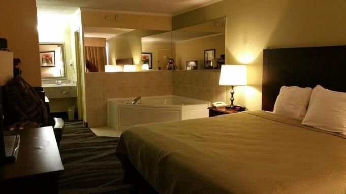 Hotels with Jacuzzi in Room Charlotte