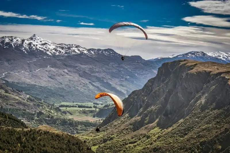 Paragliding and skydiving