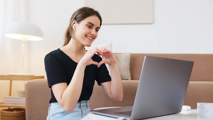 The Dos and Don'ts of Online Flirting