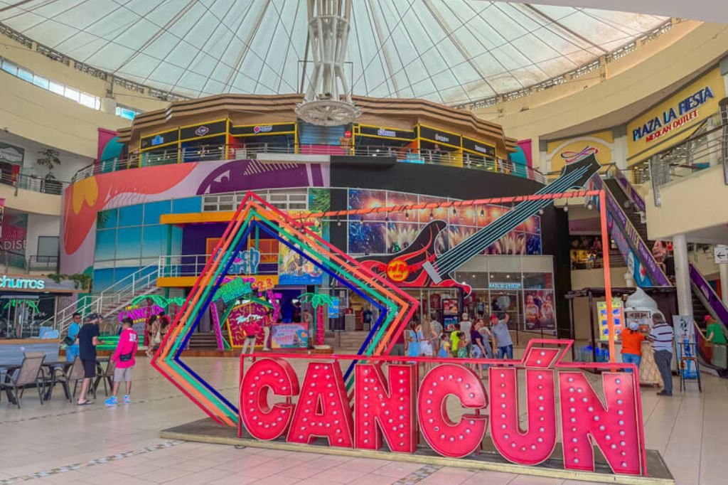 Cancun vs Playa del Carmen: Shopping