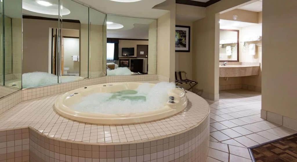 The 40 Beast Hotels with Jacuzzi in Room Pittsburgh in 2024