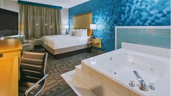 Hotel with Jacuzzi in Room Houston
