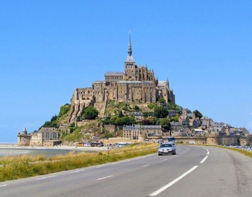 Why is the Tour from the Eiffel Tower to Mont Saint Michel So Popular? Tour from the Eiffel Tower to Mont Saint Michel