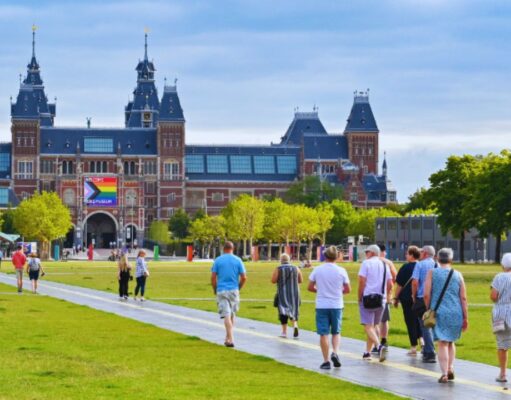 Guided Walking Tours in Amsterdam: A Unique Way to Experience the City Guided Walking Tours in Amsterdam