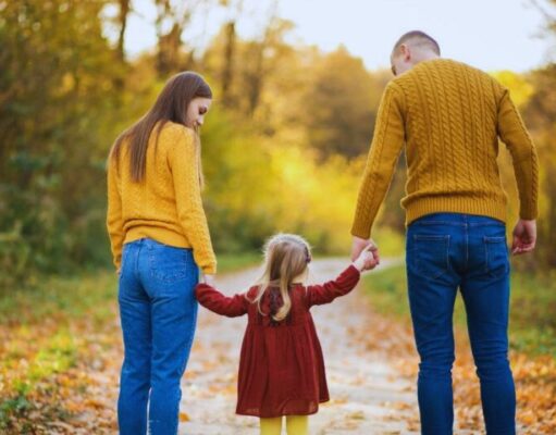 Chelsea Acton FamousParenting: A Modern Blueprint for Raising Emotionally Intelligent Children Chelsea Acton FamousParenting