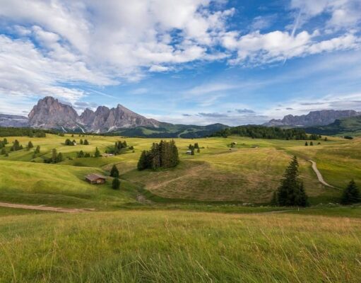 Frozen Valleys and Fiery Traditions: Pakistan’s Extreme Contrasts