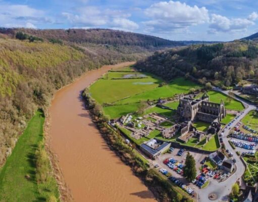 Riverside Escapes Across the UK: From the Thames to the Nene Riverside Escapes Across the UK